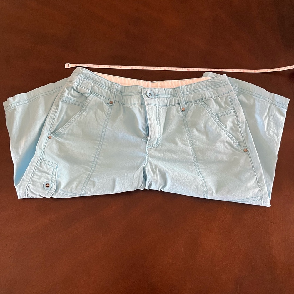 Light blue Intro 2P cargo shorts capris with pockets loose fit low rise #cargo